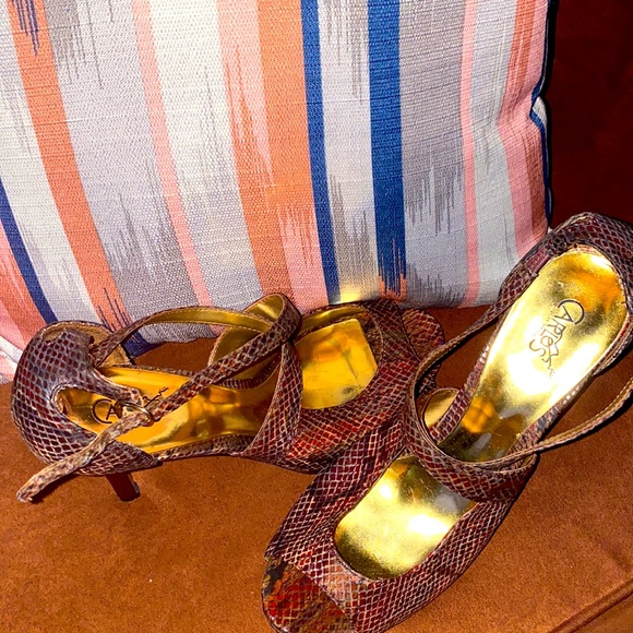 DATE NIGHT PUMPS - Picture 2 of 3